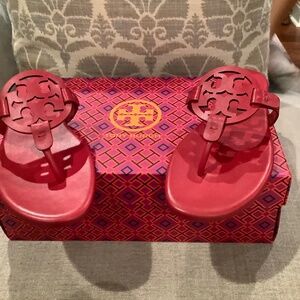 Tory Burch red leather thong sandal new 5.5
